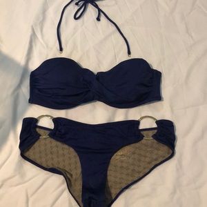 Navy VS bikini